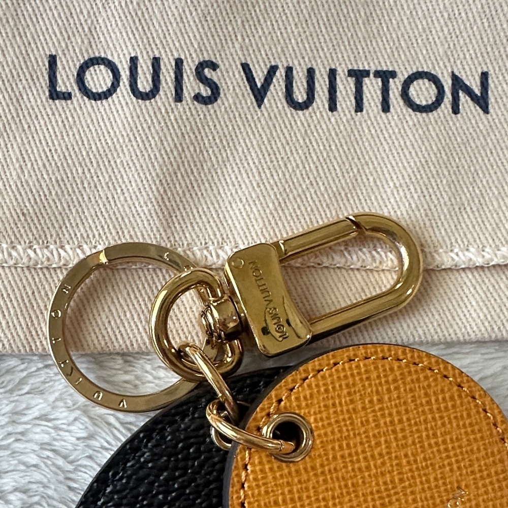 Louis Vuitton Black & Brown Leopard Monogram Round Keychain Charm - Picture 5 of 6